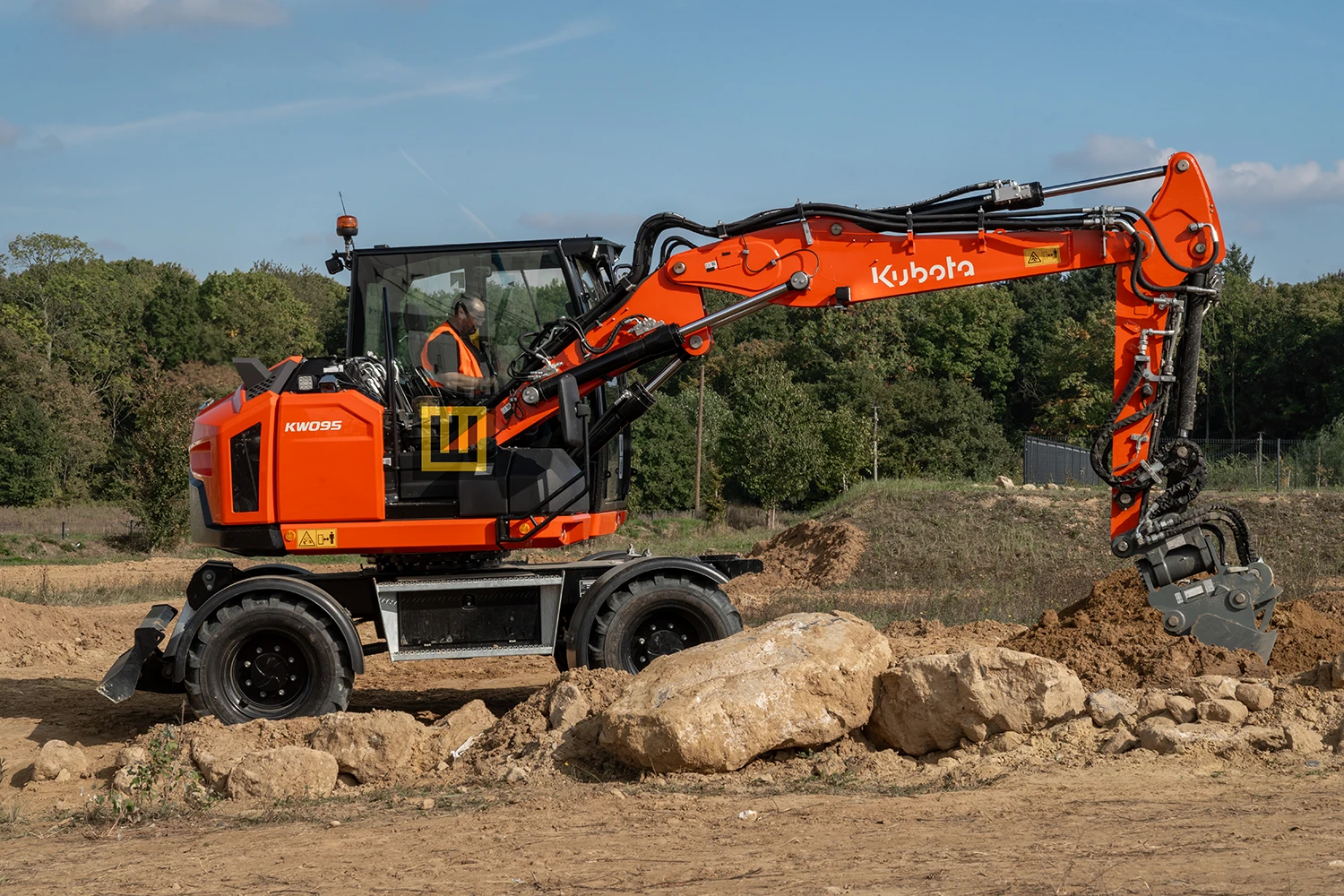 KUBOTA KW095 koparka kołowa w terenie
