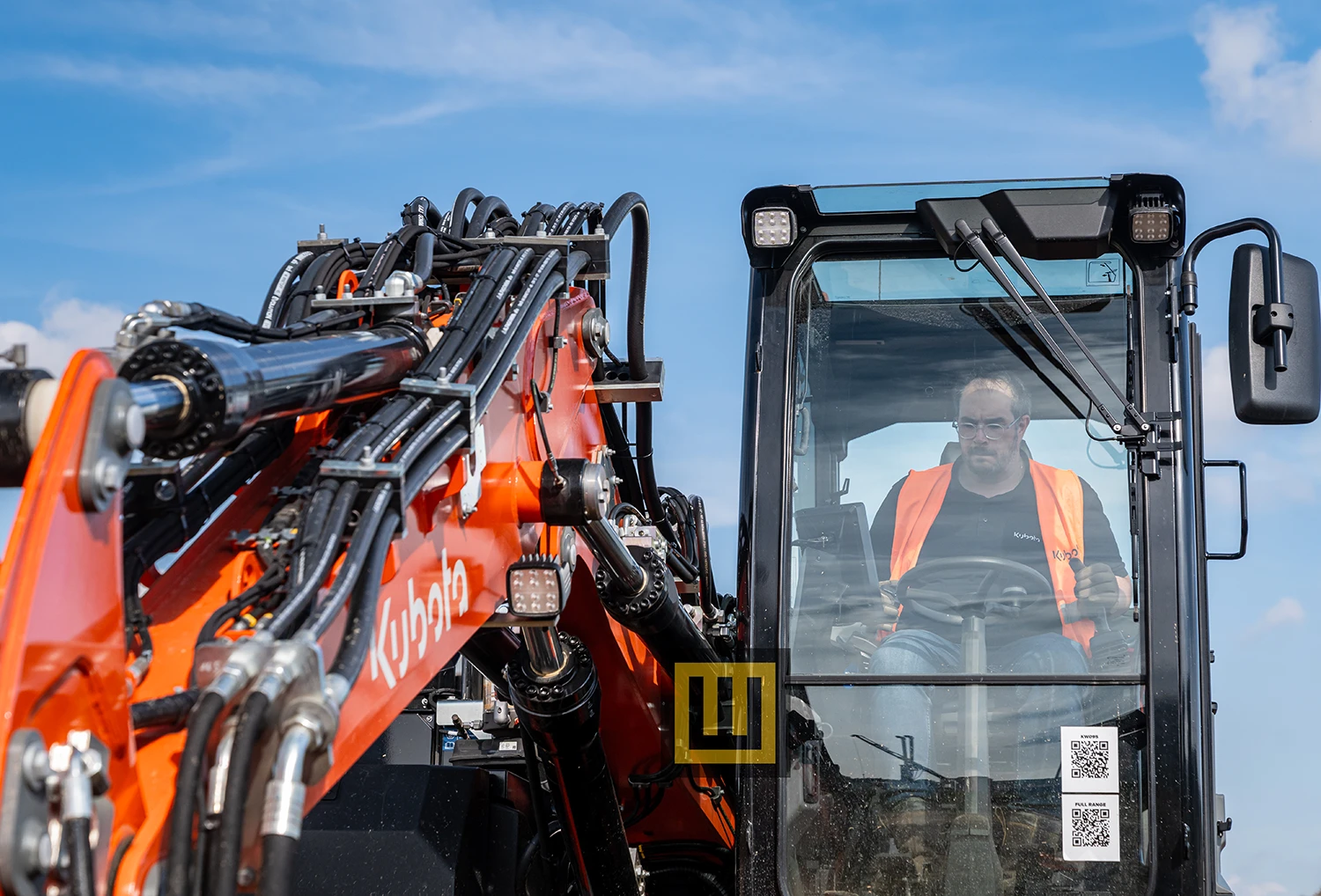 KUBOTA KW095 układ hydrauliczny i komora silnika