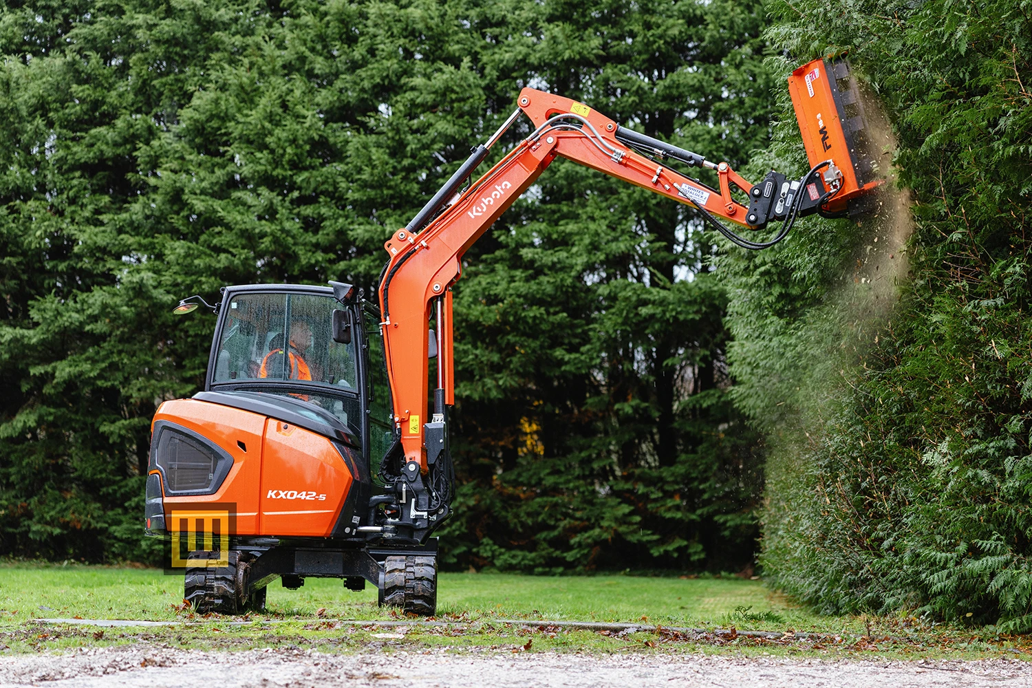 Automatyczna trzecia linia hydrauliczna w minikoparce KUBOTA KX042-5