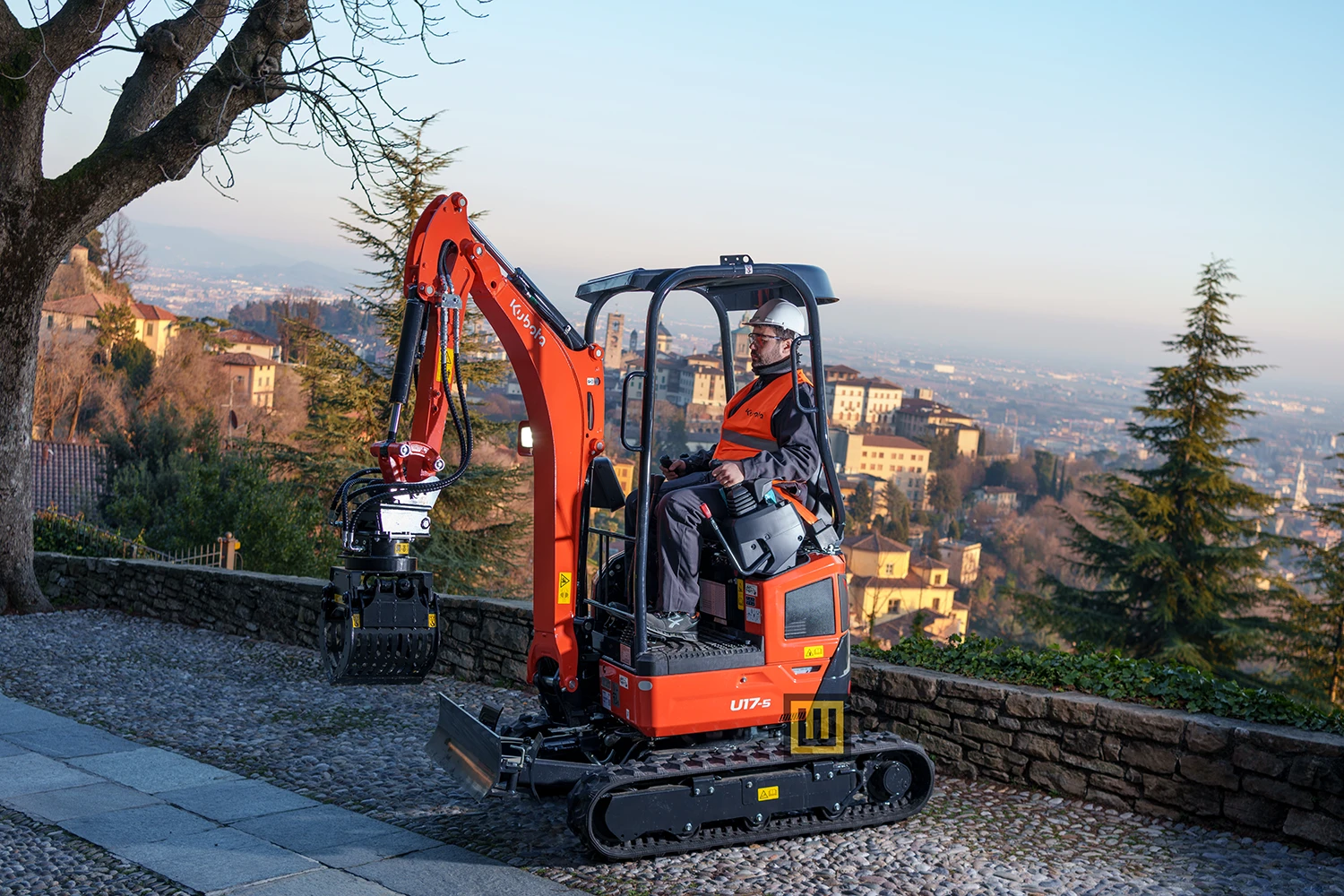 Minikoparka KUBOTA U17-5 ze zmienną szerokością gąsienic 990-1300 mm